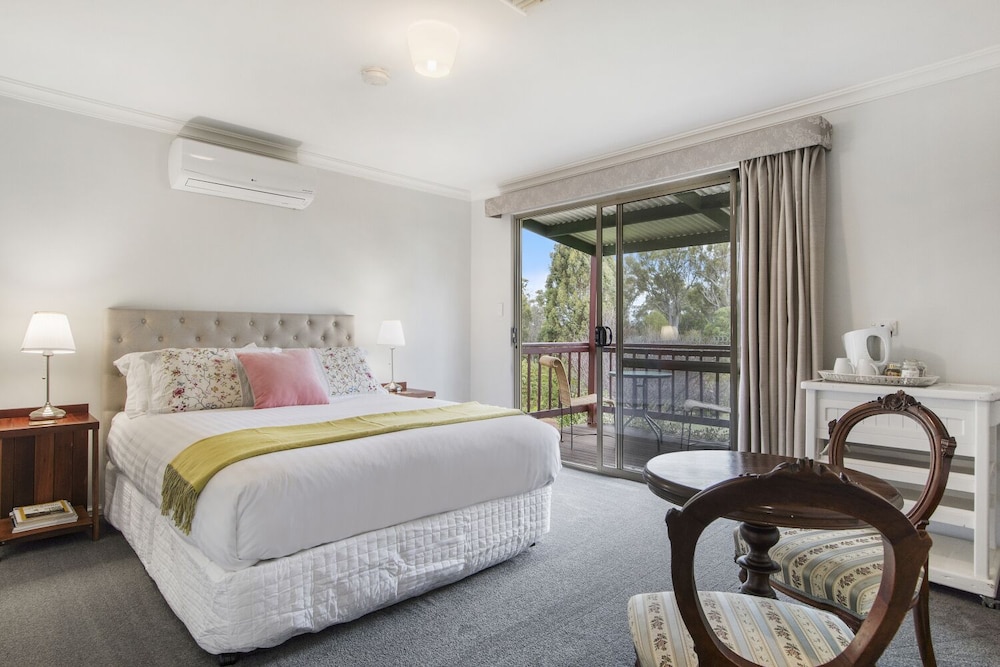 Shambhala Guesthouse 12/44