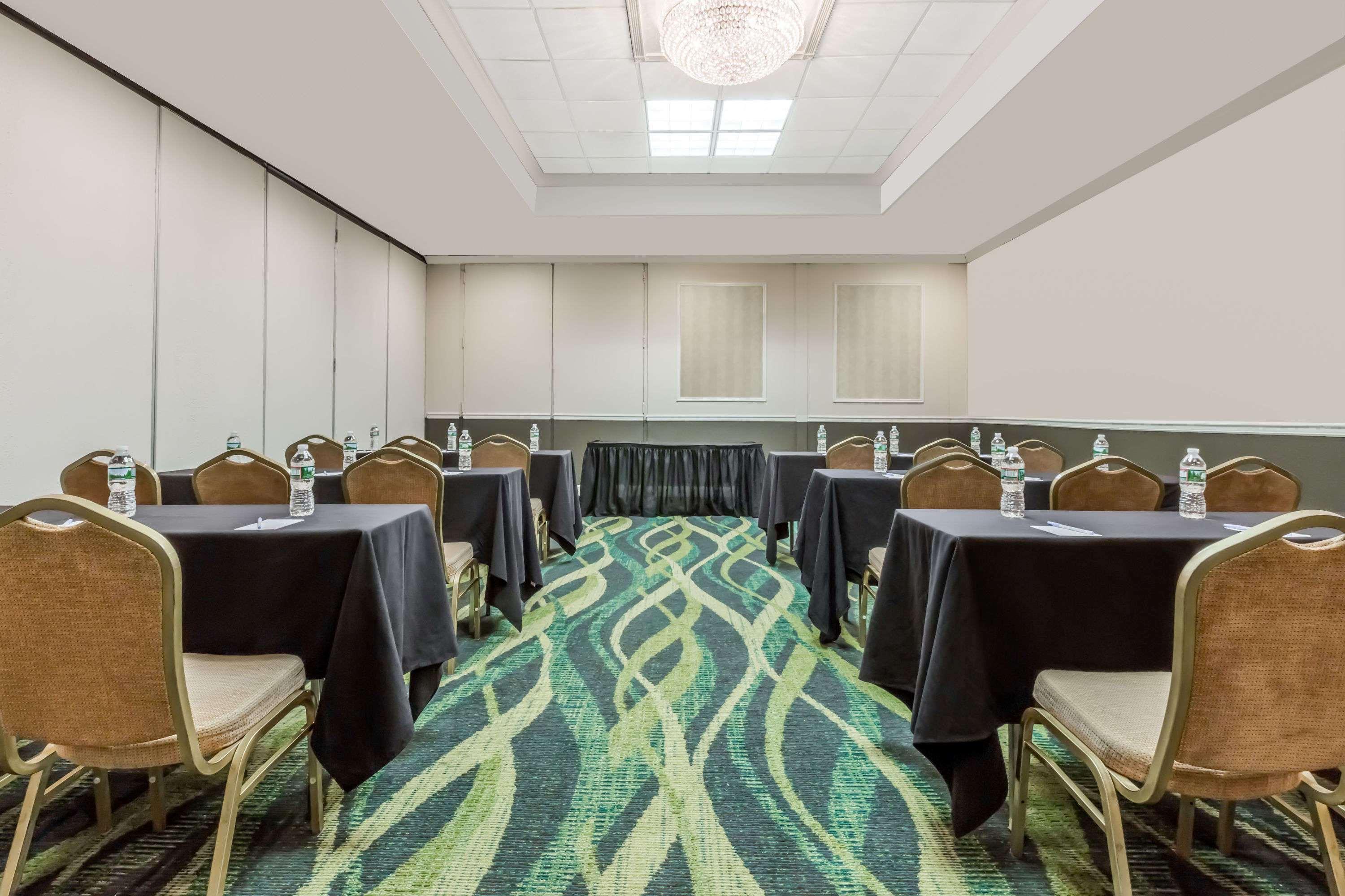 Clarion Hotel & Suites Mount Laurel 8/12
