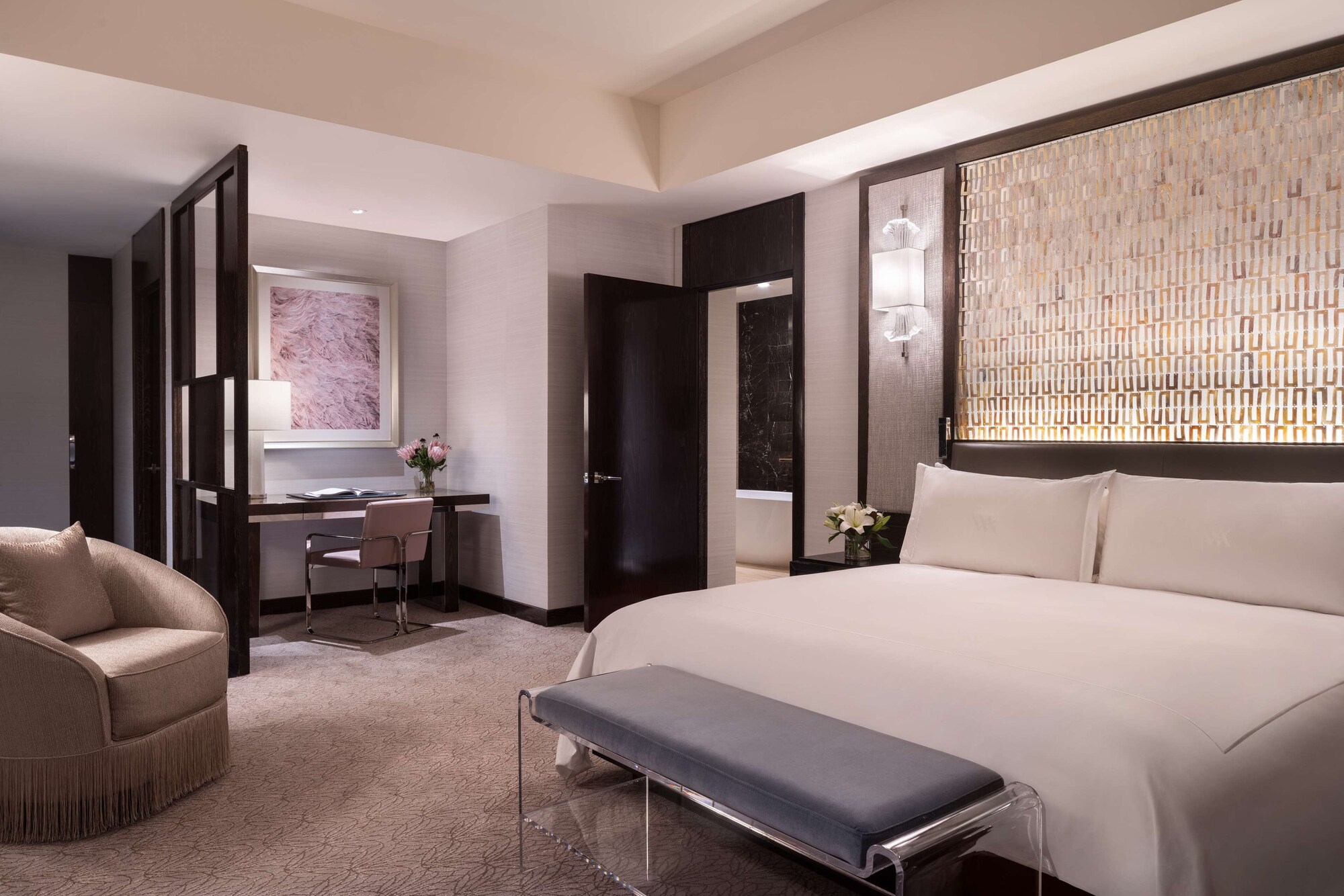 WALDORF, JUNIOR SUITE
