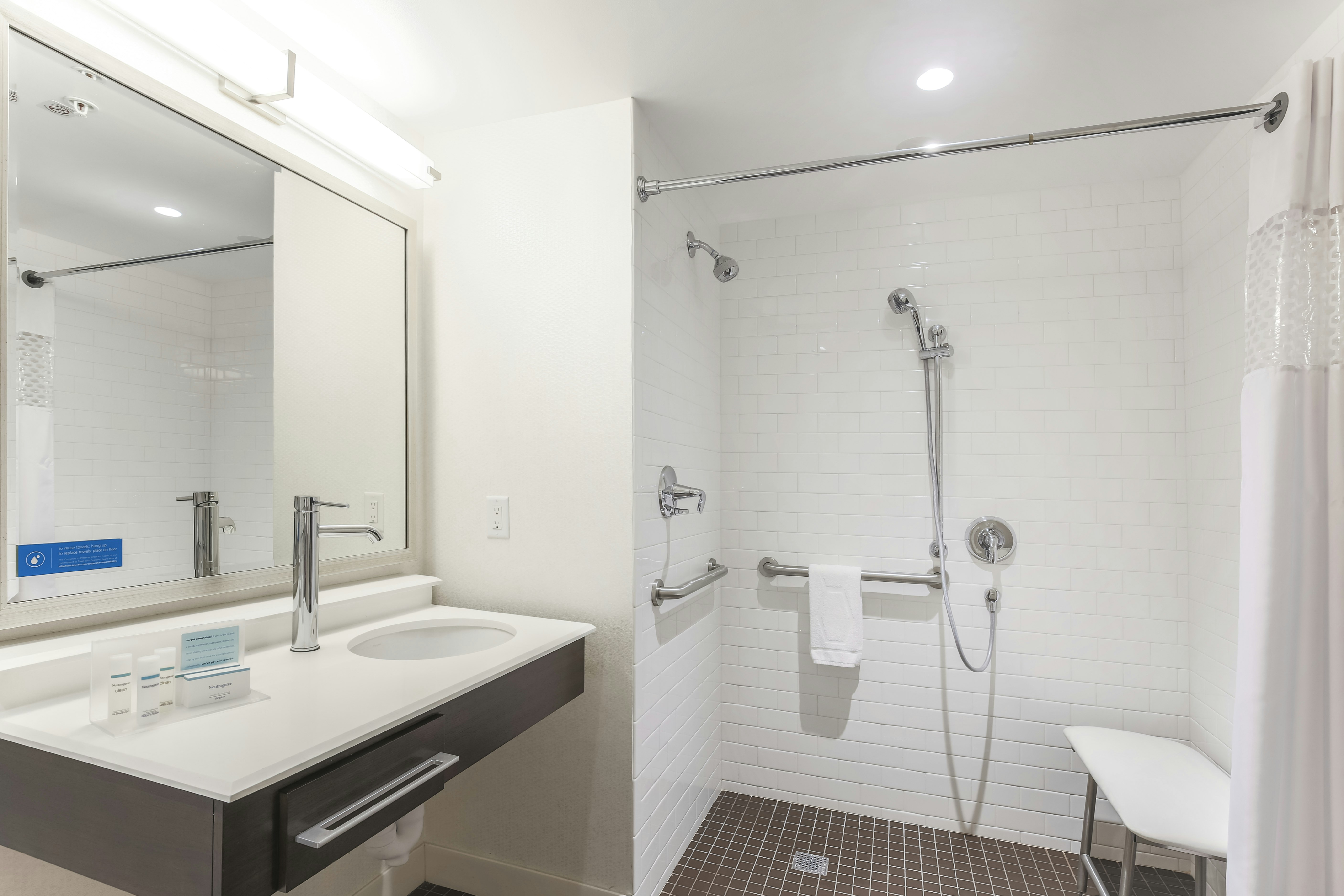 Hampton Inn Suites Dallas Downtown 82/83