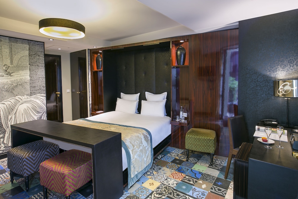 غرفة ديلوكس بريفيليج بسرير كوين، Hotel Le Bellechasse Saint Germain 2/5