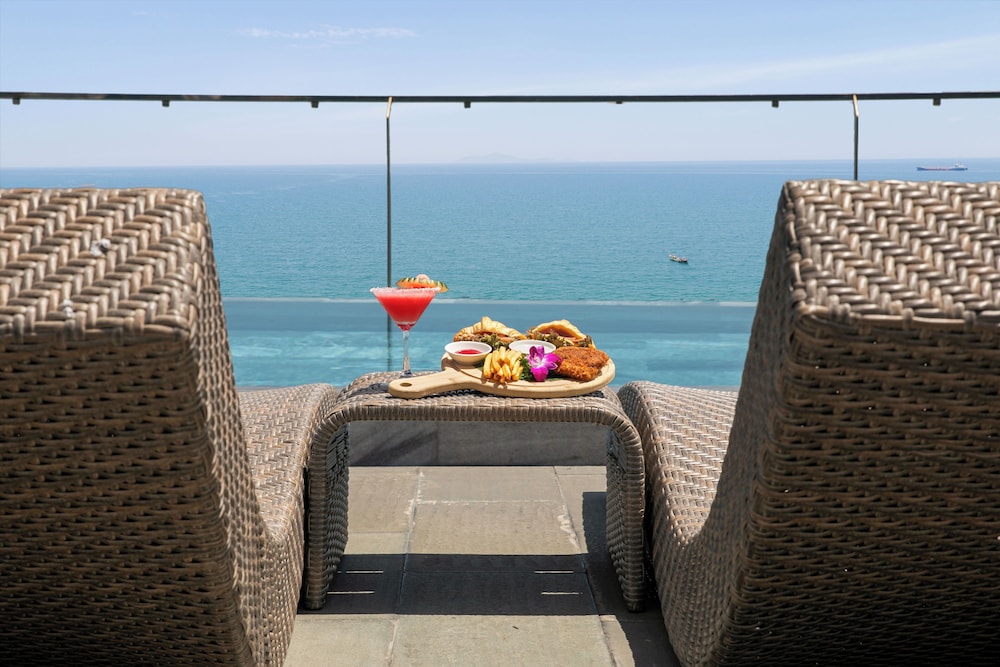 Mangata Beachfront Hotel 39/46