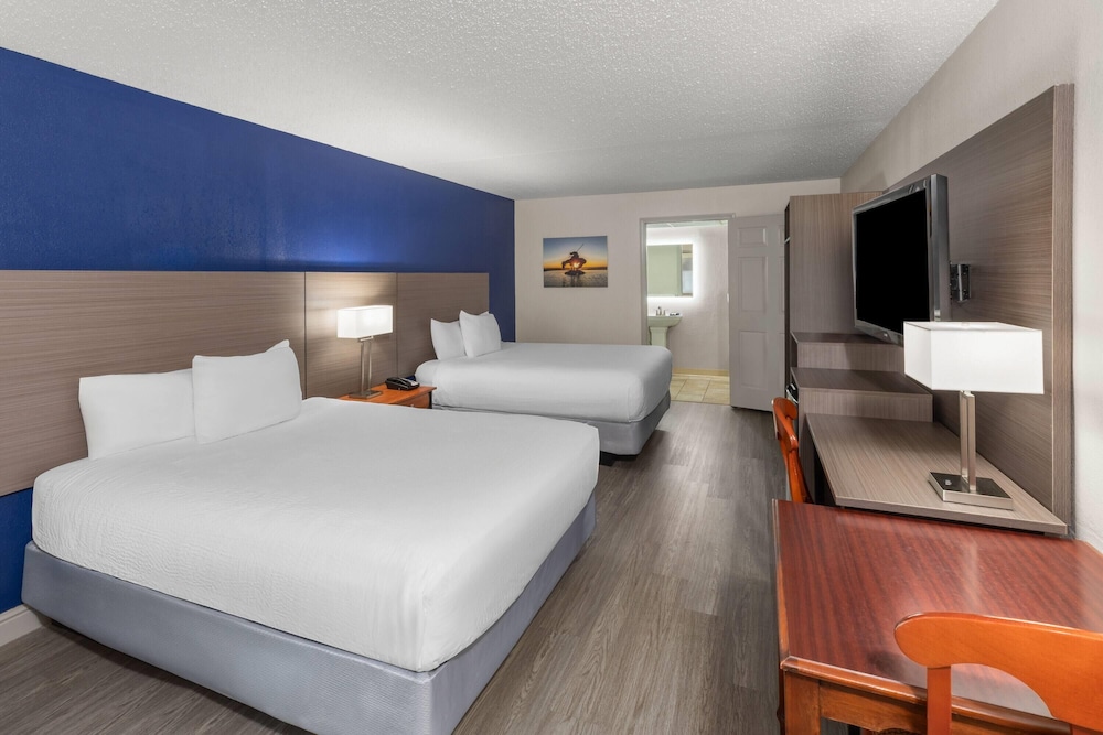 Angel Inn Near IMAX, a Travelodge by Wyndham 17/50