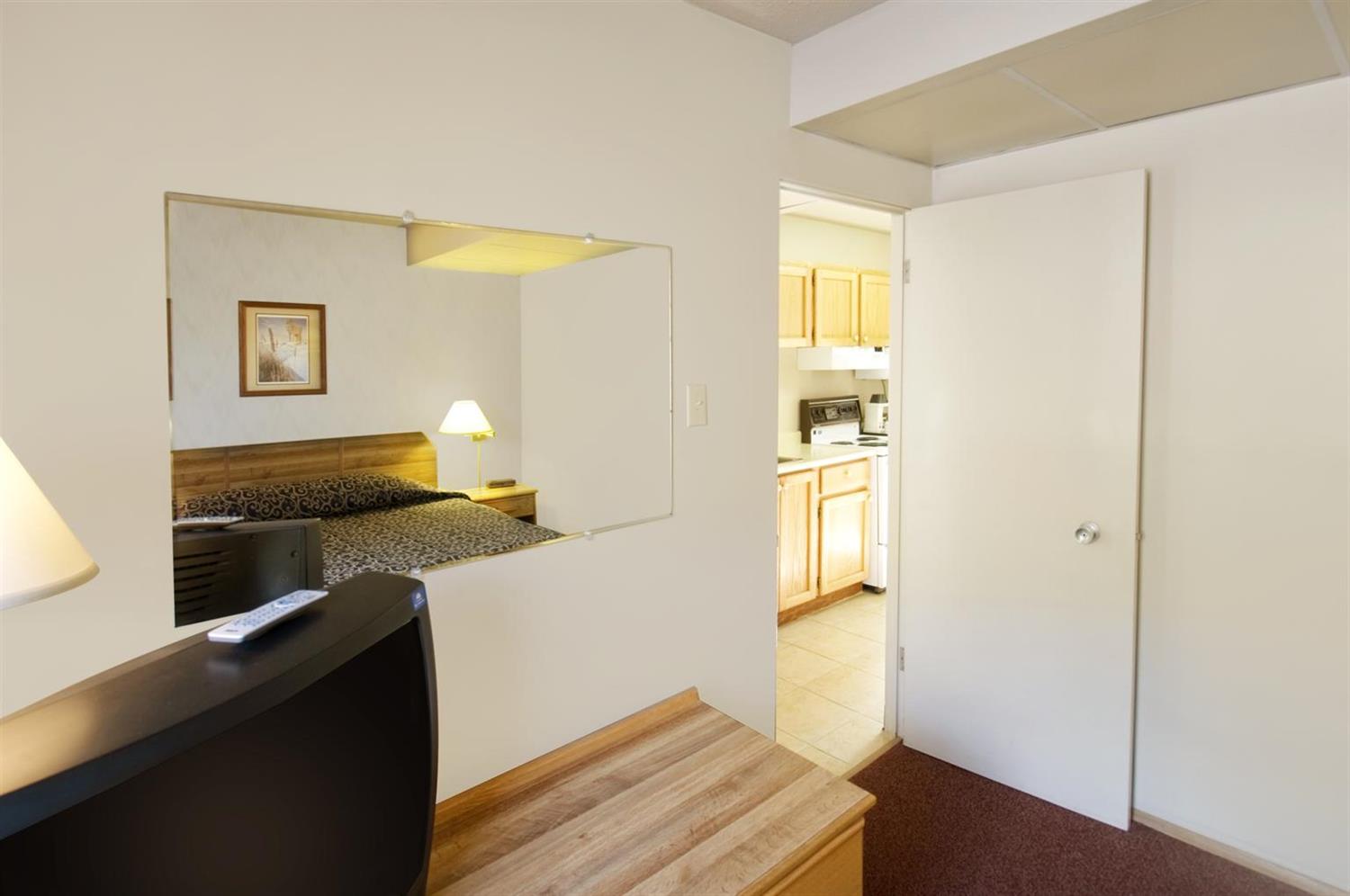 Canadas Best Value Desert Inn & Suites Cache Creek 6/6