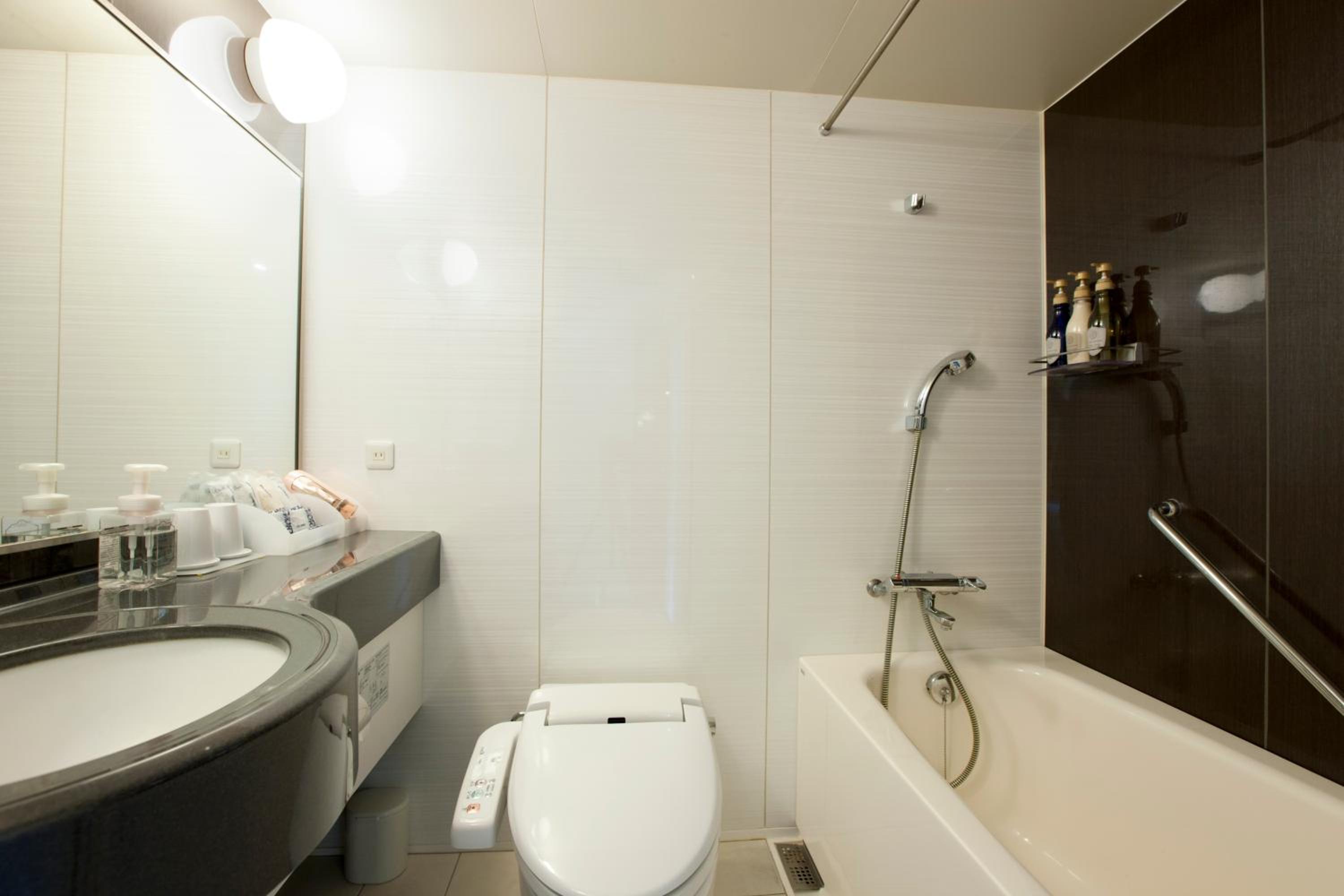 Room, Twin Beds, Hotel Sardonyx Tokyo 8/10