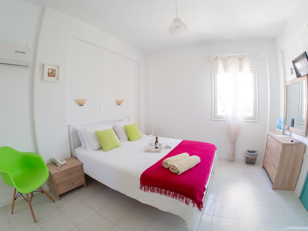 Amaryllis Beach Hotel 10/50