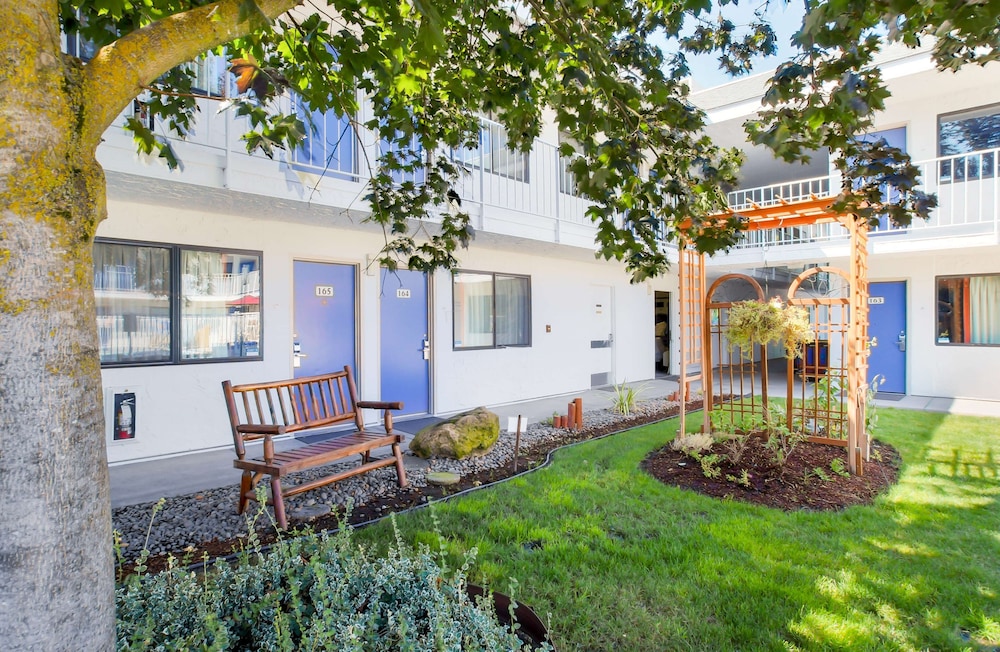 Motel6 Medford, OR 36/40