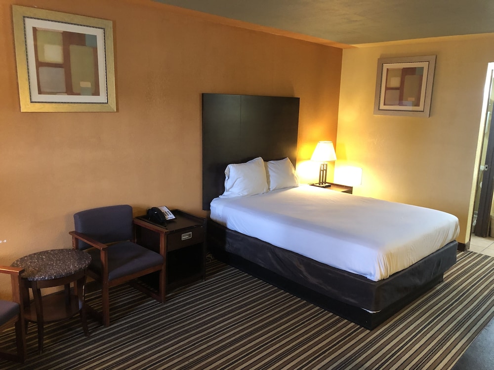 Nendels Inn and Suites Dodge City Airport 17/35