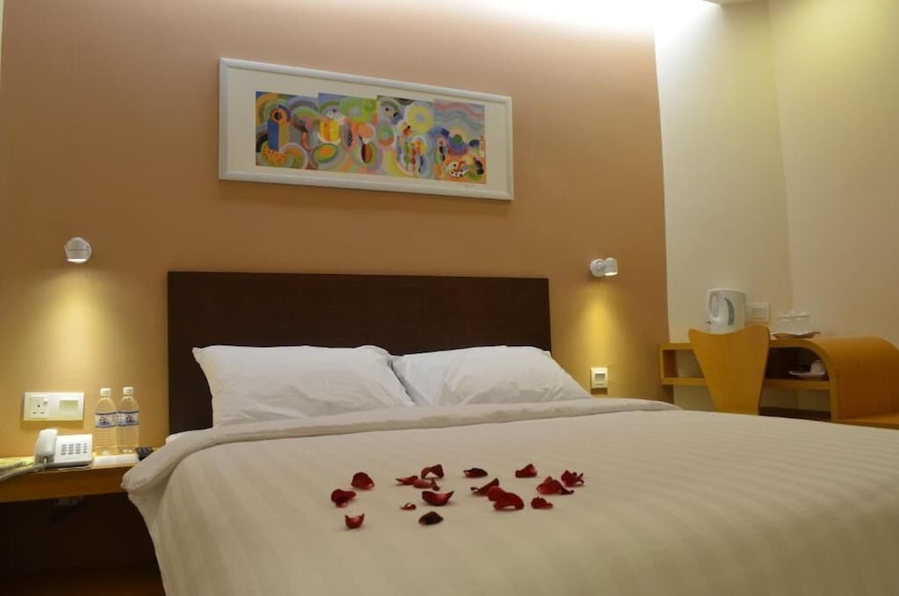 Hotel Asia 24/65