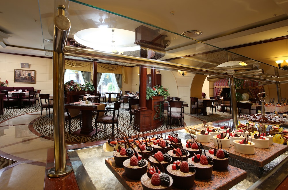 restaurant cafeteria