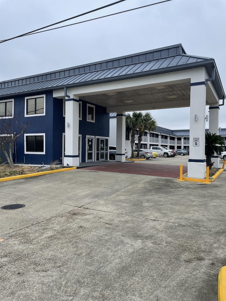 Americas Best Value Inn Gonzales 6/38