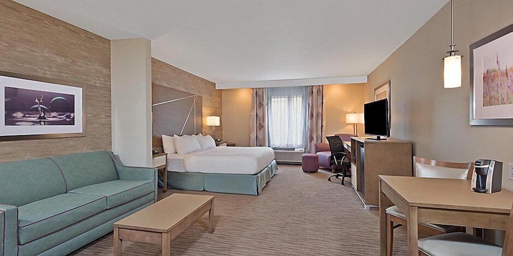 Holiday Inn Express & Suites Harrisburg S - New Cumberland 52/72