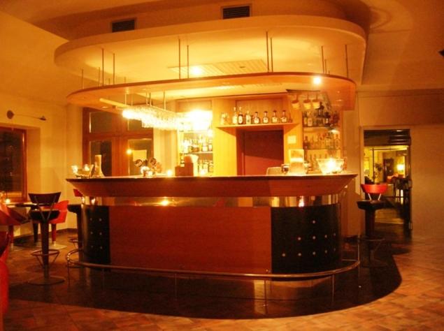 Gold Hotel 6/50