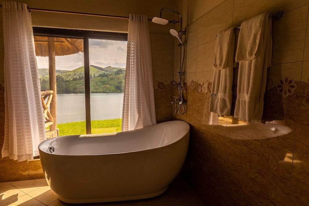 Crater Safari Lodge 49/50