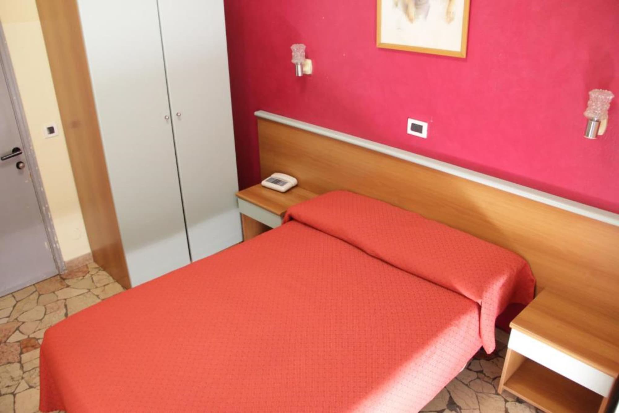 ROOM, SINGLE, SINGLE BED