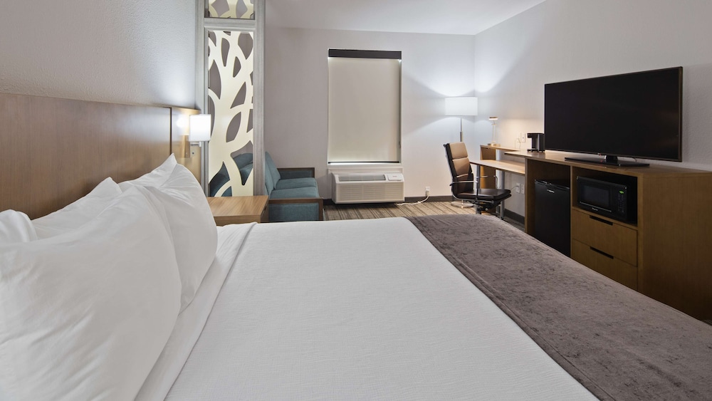 Best Western Green Oak Inn & Suites 10/30