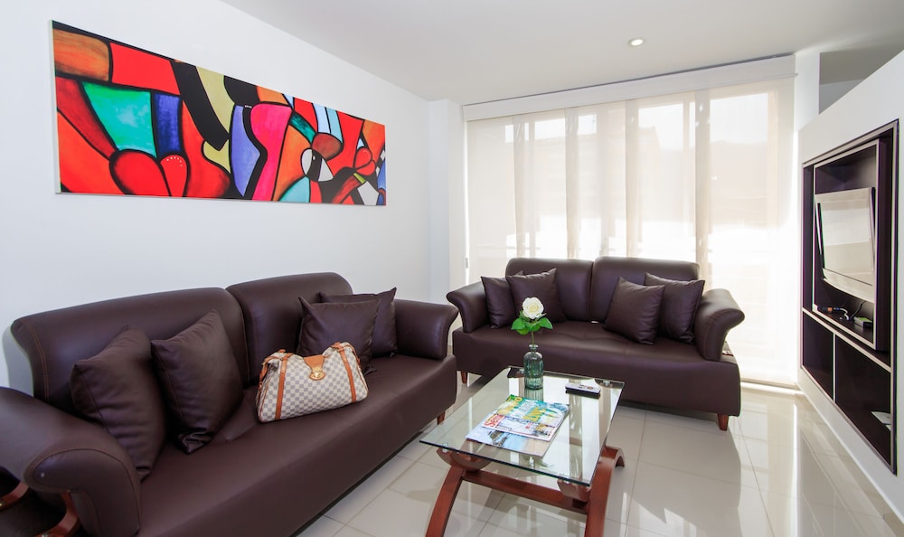 122 Plaza Apartahotel 32/56