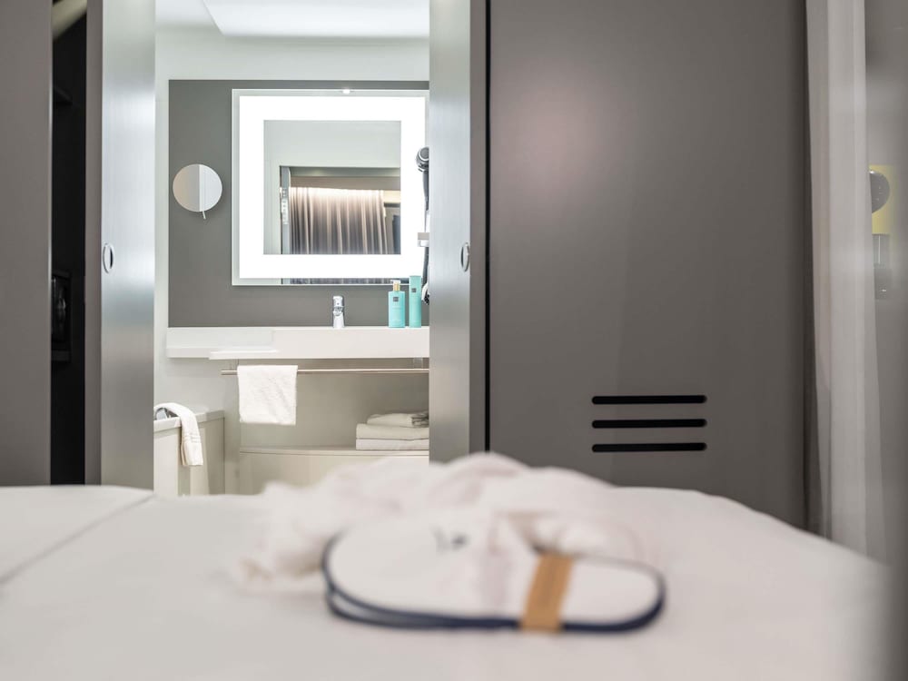 BUSINESS, JUNIOR SUITE, KING BED
