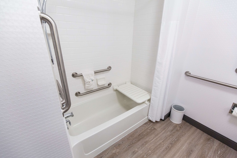 Hampton Inn Bismarck 23/78