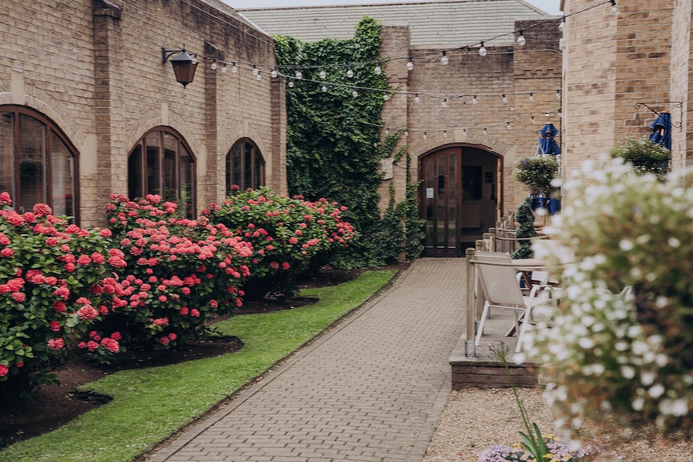 Cave Castle Hotel Country Club 55/57