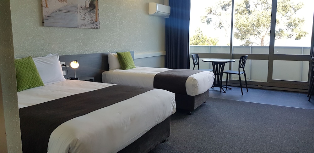 Bayside Inn 13/41