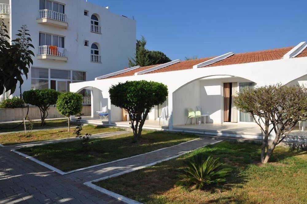Sempati Hotel 42/44
