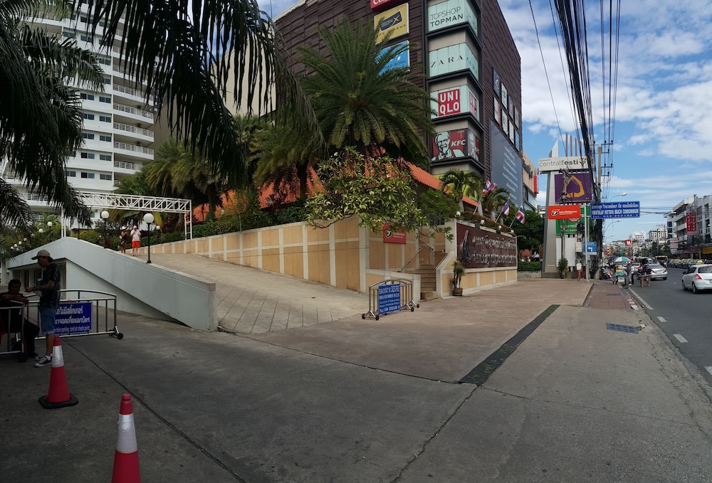 Vtsix Condo Rentals at View Talay 6 Pattaya 61/71