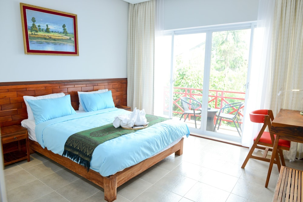 STANDARD, QUEEN BED, GARDEN VIEW, BALCONY