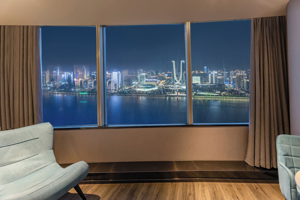 Mercure Hangzhou Qianjiang 53/67
