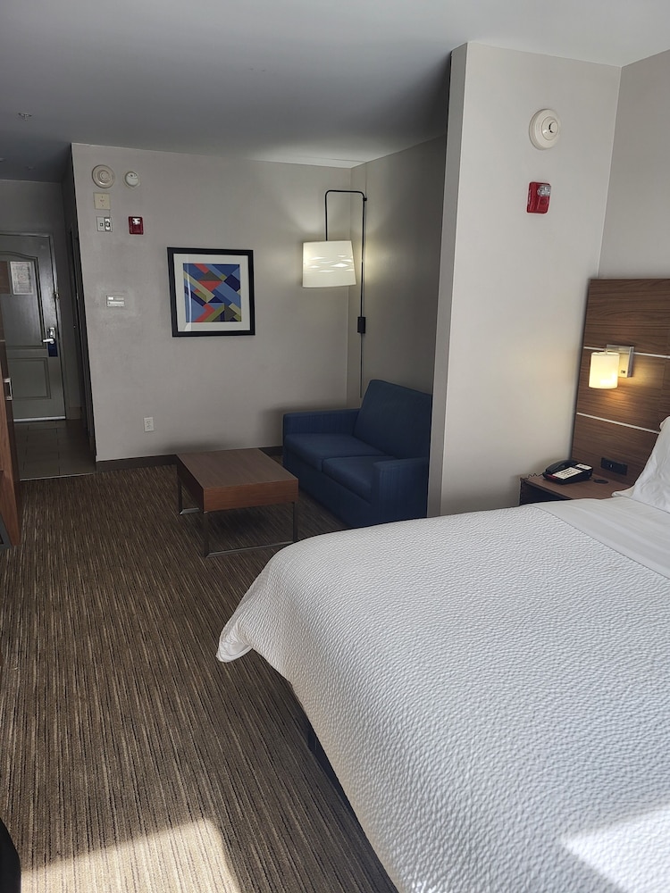 Suite, King Bed, Accessible