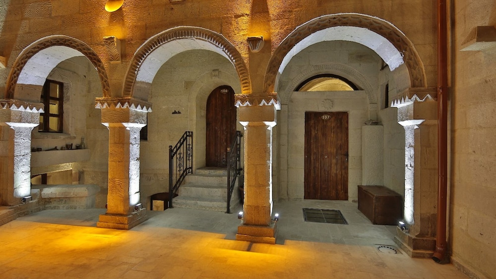 Maccan Cave Hotel 46/70