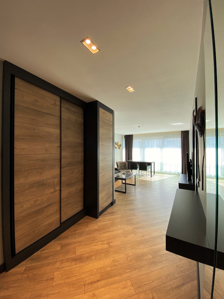 Z-Suites 10/50