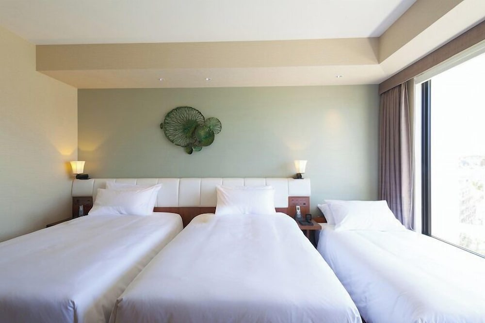 DELUXE, TWIN BEDS, WITH EXTRA BED
