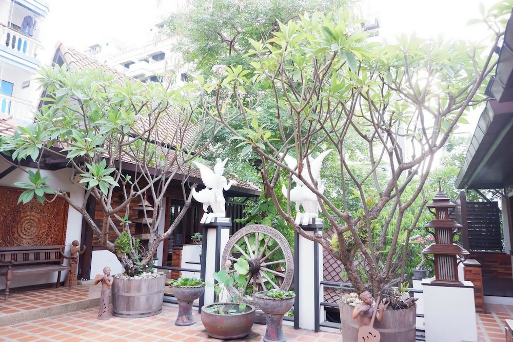 Yotaka Boutique Hotel Bangkok 72/74