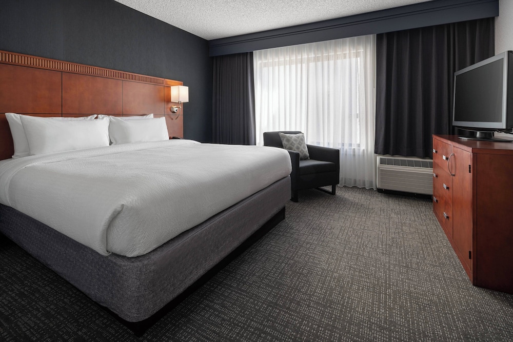 1 Bedroom, Suite, King Bed, Sofa