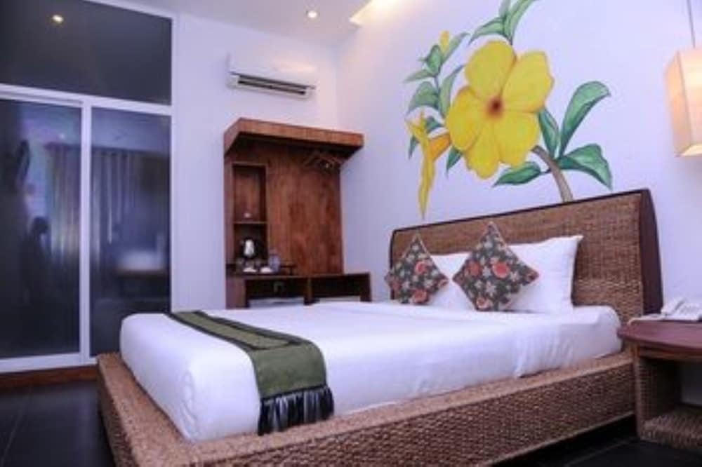 Monsoon Riverside Hotel 3/31