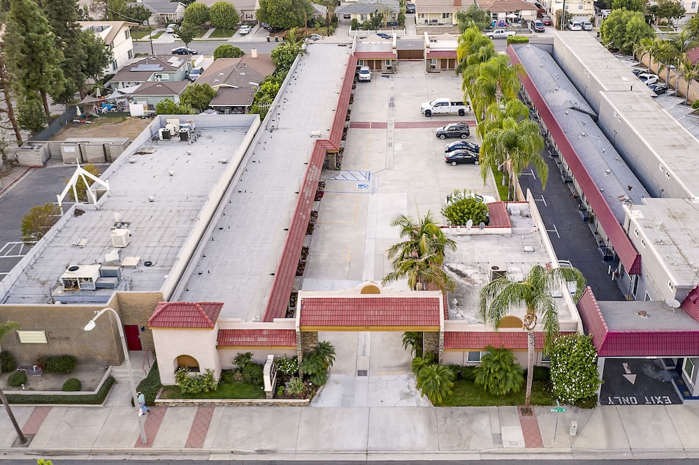 Hyland Motel 4/30