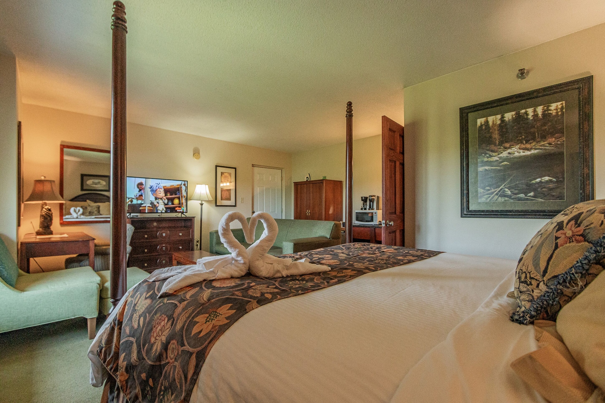 SUPERIOR, KING BED, RIVER VIEW, BALCONY