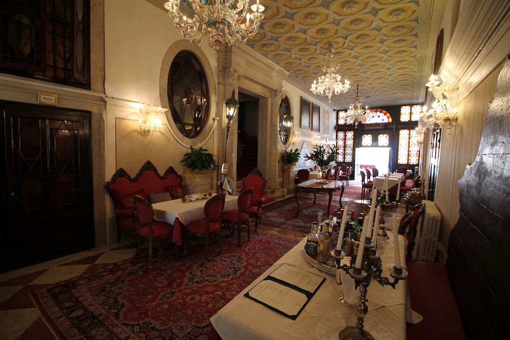 Hotel Palazzo Abadessa 43/50