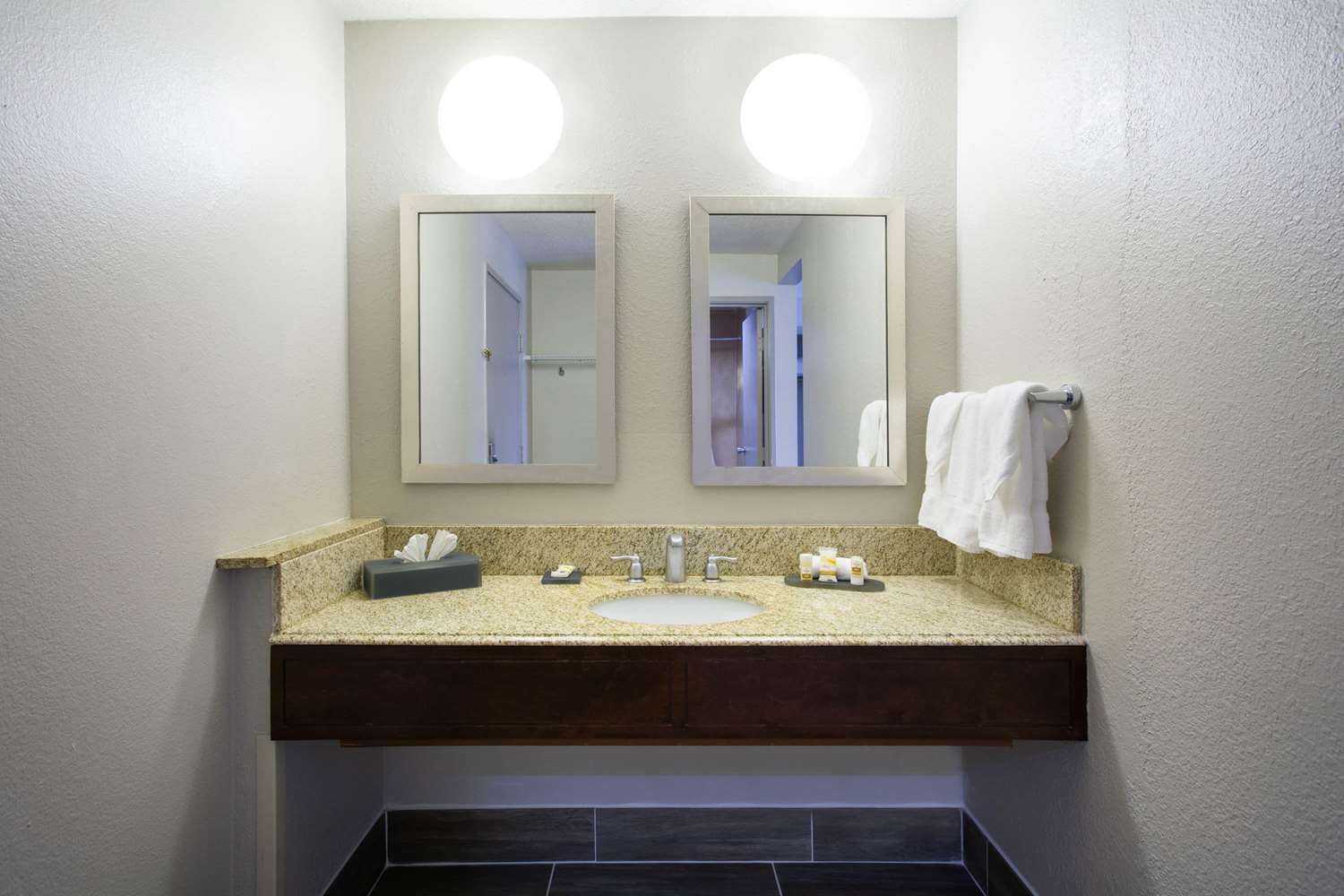 La Quinta Inn & Suites by Wyndham Roanoke Salem 52/58