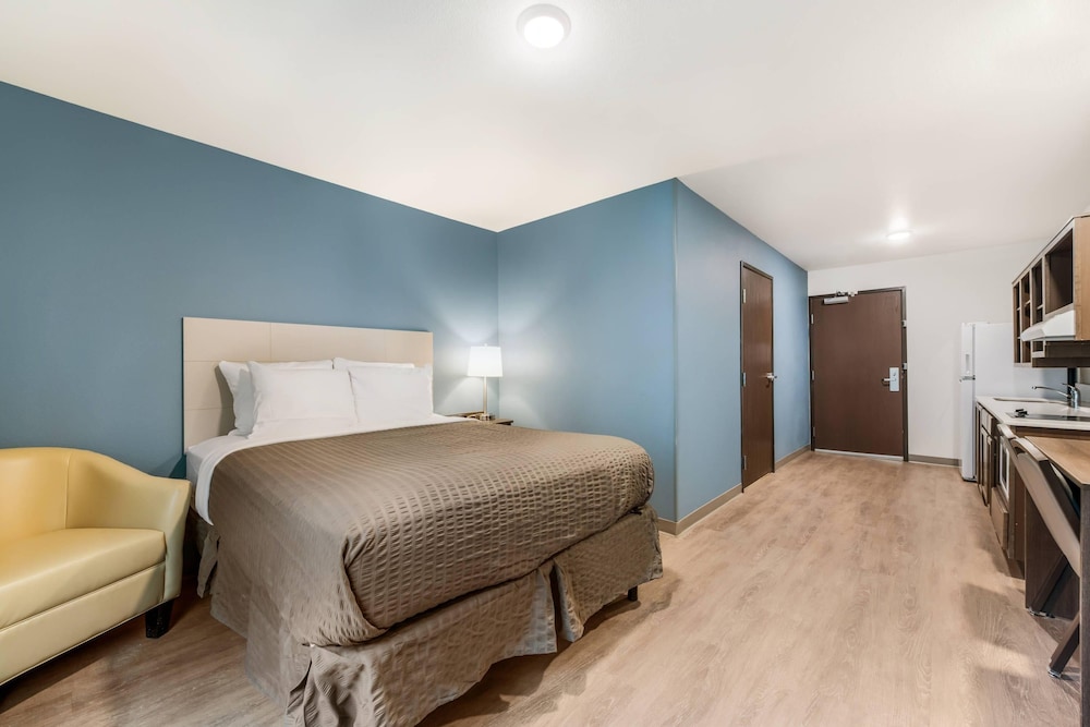 WoodSpring Suites Charlotte - University Research Park 24/50