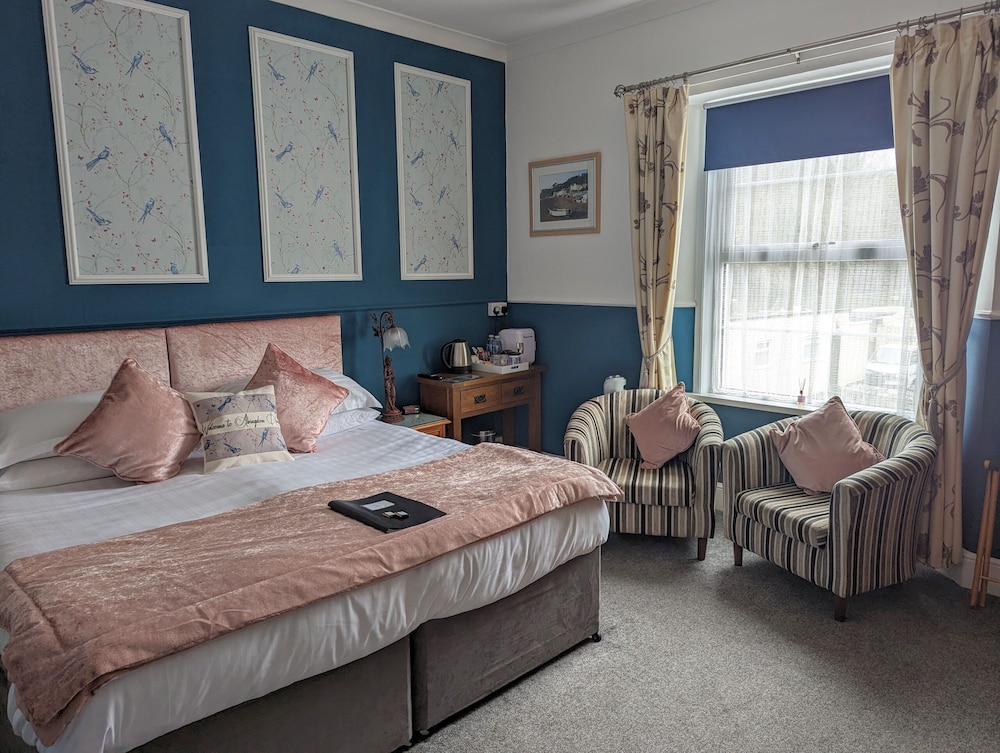 Upper, Deluxe, Double Bed