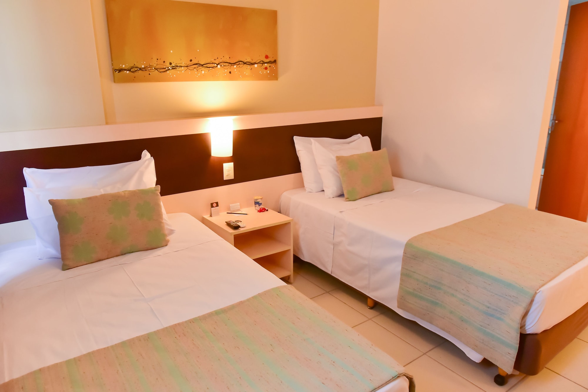 EXECUTIVE, TWIN BEDS