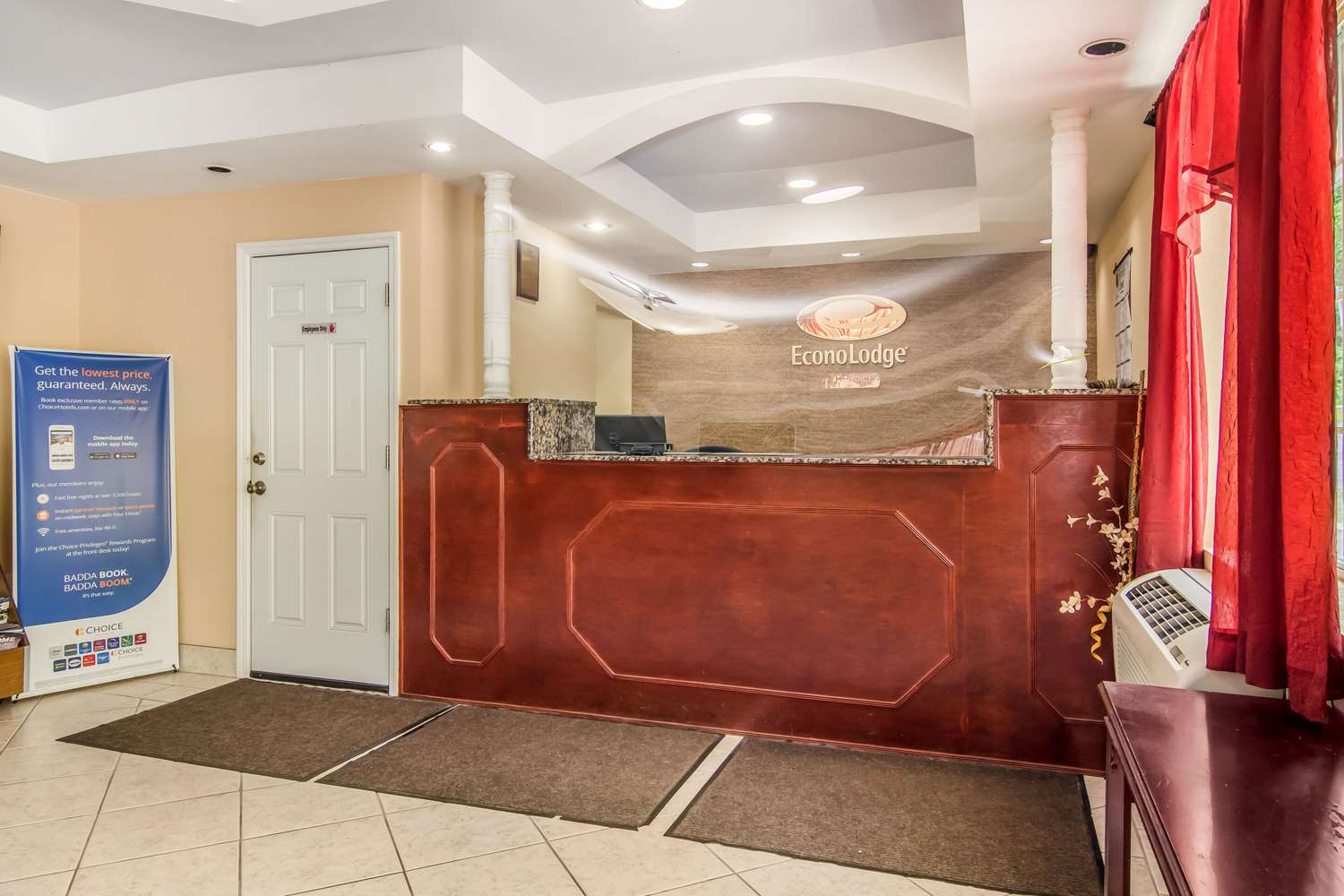 Econo Lodge Bradford South 2/4