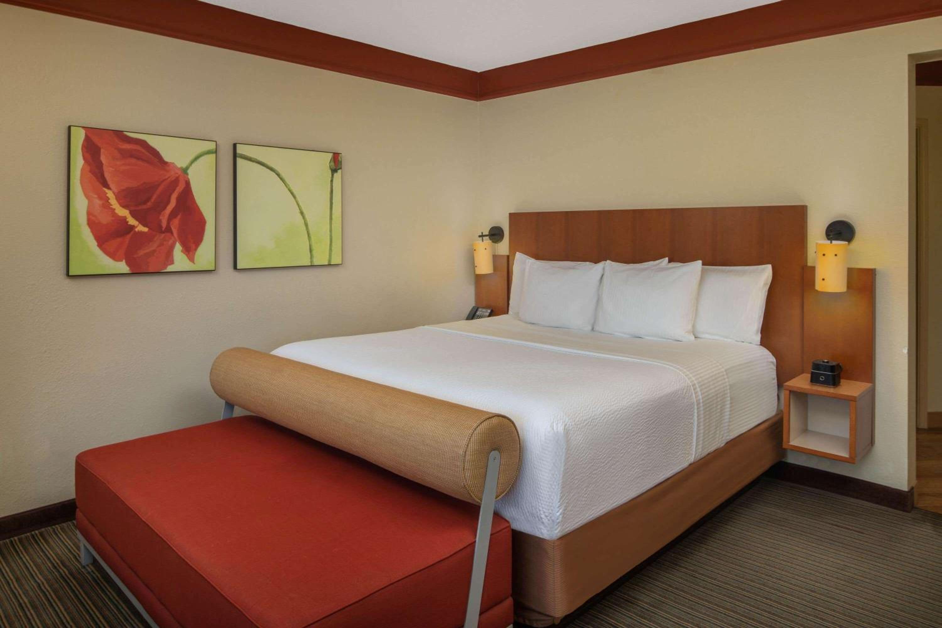 Room, King Bed, Bathtub, Accessible