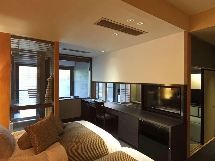 Japanese Western, Bathtub