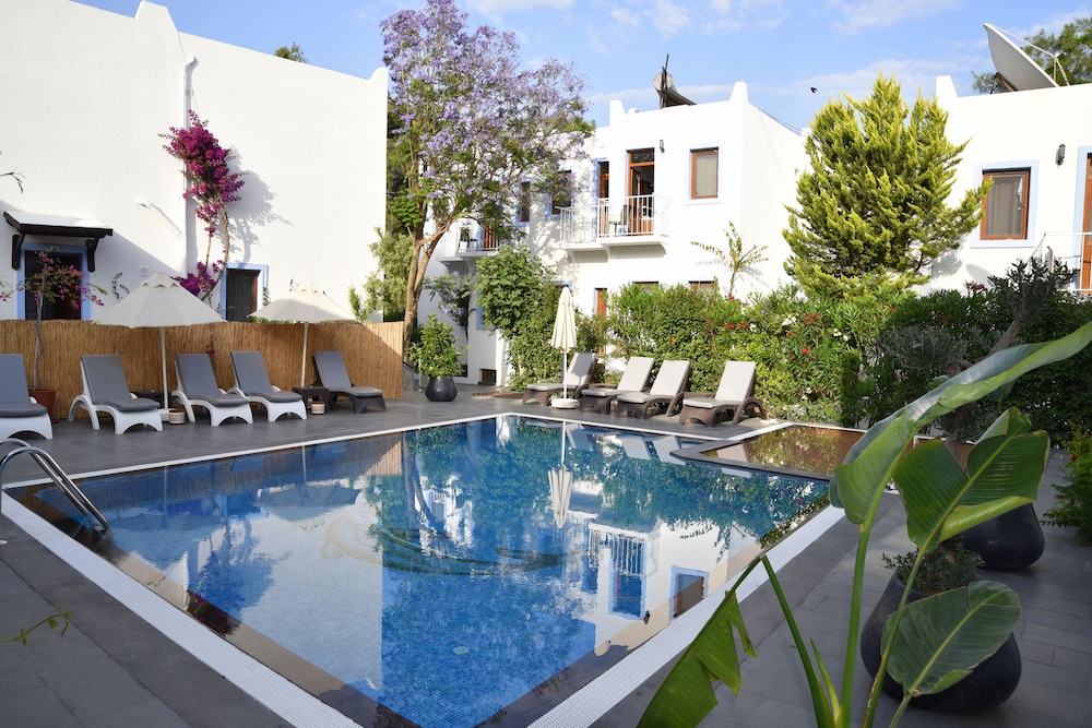 Manuela Hotel 47/50