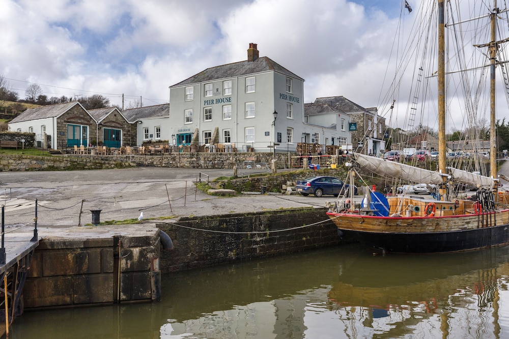 Pier House 42/50