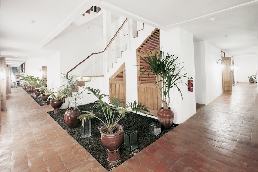 Adhisthana Hotel 43/69