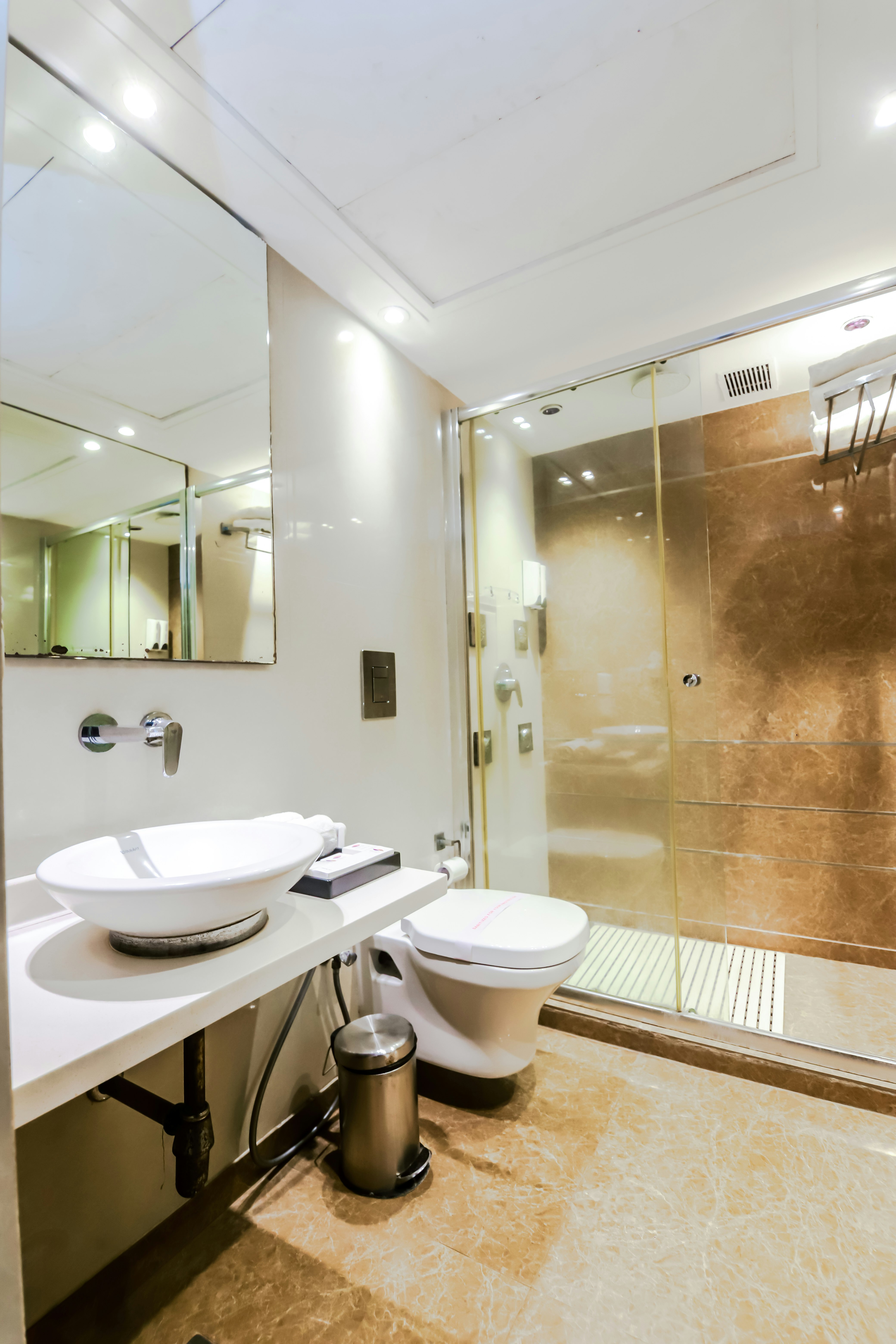 Grand Godwin Hotel 39/40